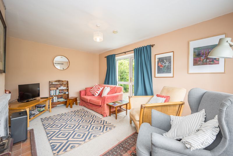 Lounge- click for photo gallery